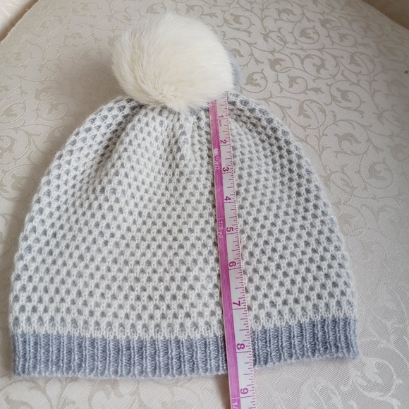 Qi Cashmere Honeycomb Two Tone Cashmere Beanie Rabbit Fur Pom Pom OS - Picture 8 of 10